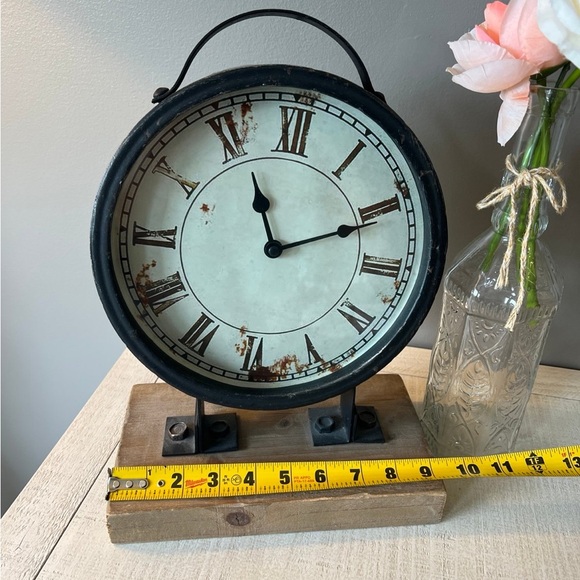 Clock - Picture 4 of 4